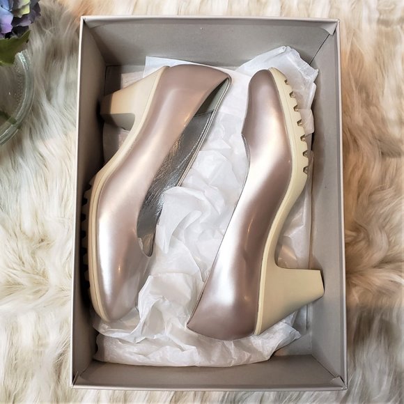 NIB Hogan Silver Leather Rubberized Heel Pump - Picture 7 of 10